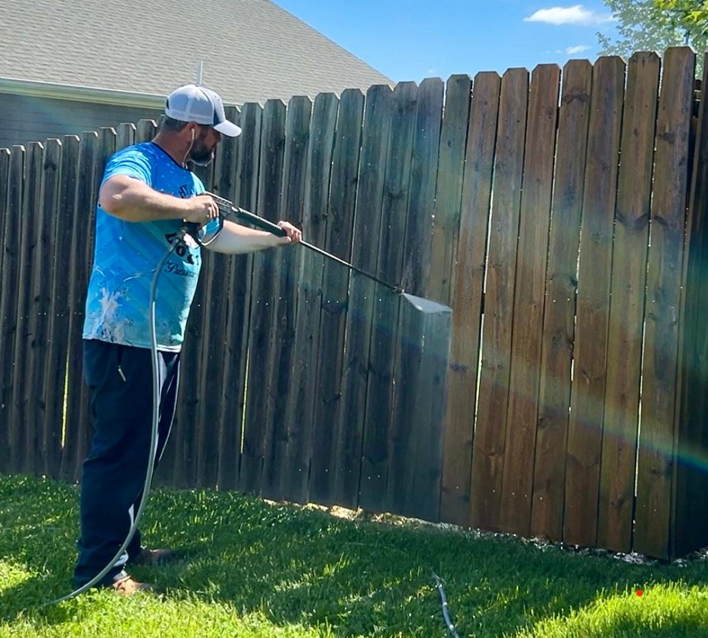 Top Quality Fence Cleaning Performed in Warrenton, Mo. 